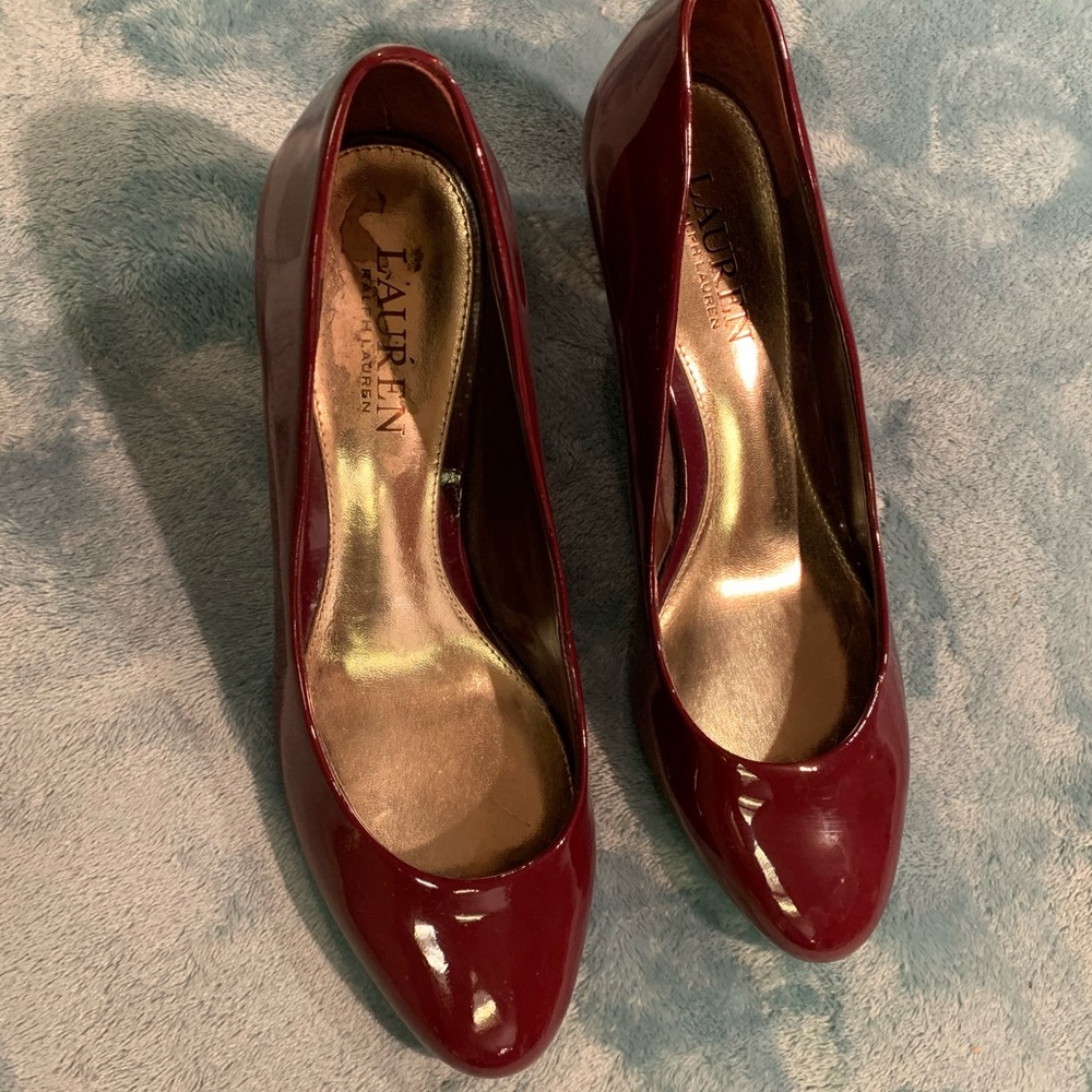 Lauren Ralph classic pump wine color